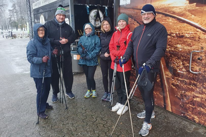 Der erste Nordic-Walking-Kurs der Behinderten-Sportgemeinschaft Herne.