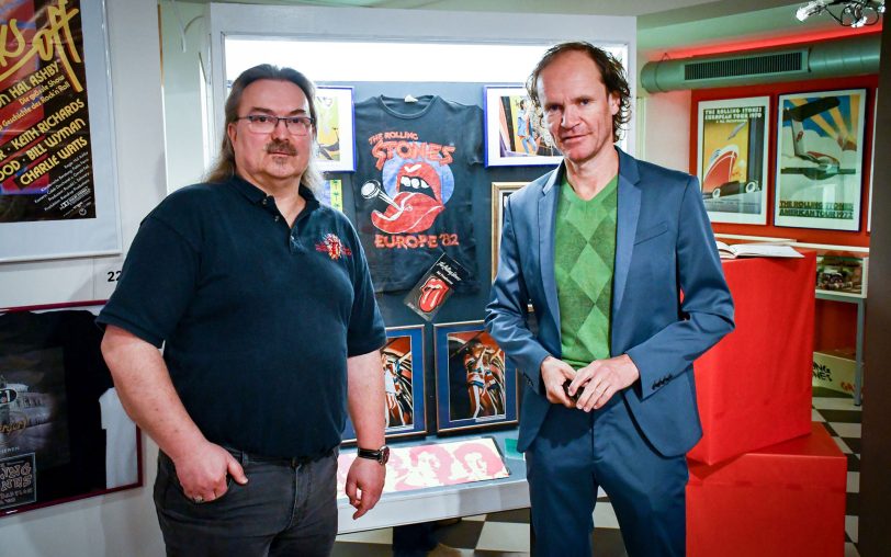 Fan-Talk: Olaf Schubert (re.) mit Olaf Böhme, dem Leiter des Rolling-Stones-Museums „Pavillon“ in Bautzen.