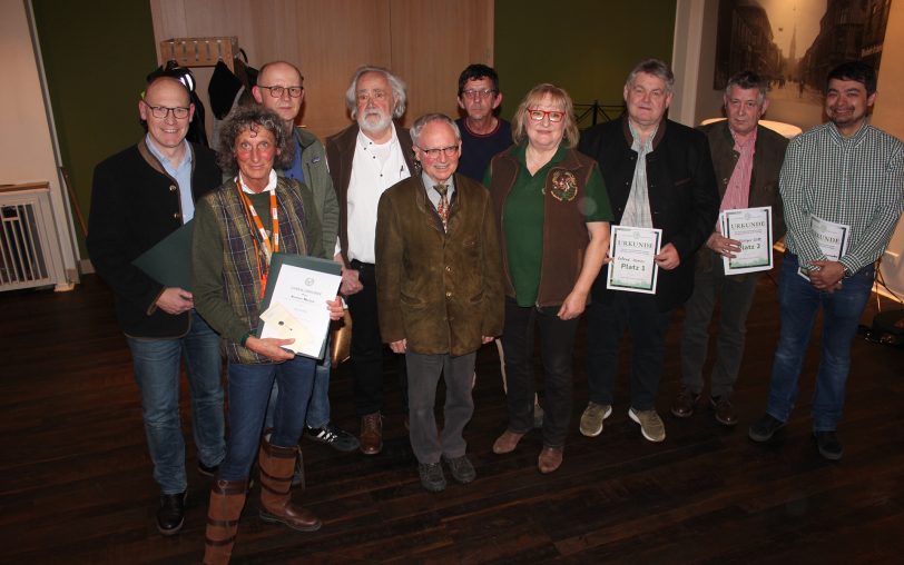 Bei der Jahreshauptversammlung vom Hegering Wanne-Eickel wurden zahlreiche Mitglieder für jahrelange Mitgliedschaft geehrt: (v.li.) Volker Adamiak, Barbara Merten, Dr. Lutz Pichl, Rolf Kumpmann, Karl-Heinz Seifert, Dirk Wessel, Irmgard Scholz, Roland Homes, Dr. Rüdiger Will und Dr. Samuel Jurnatan.