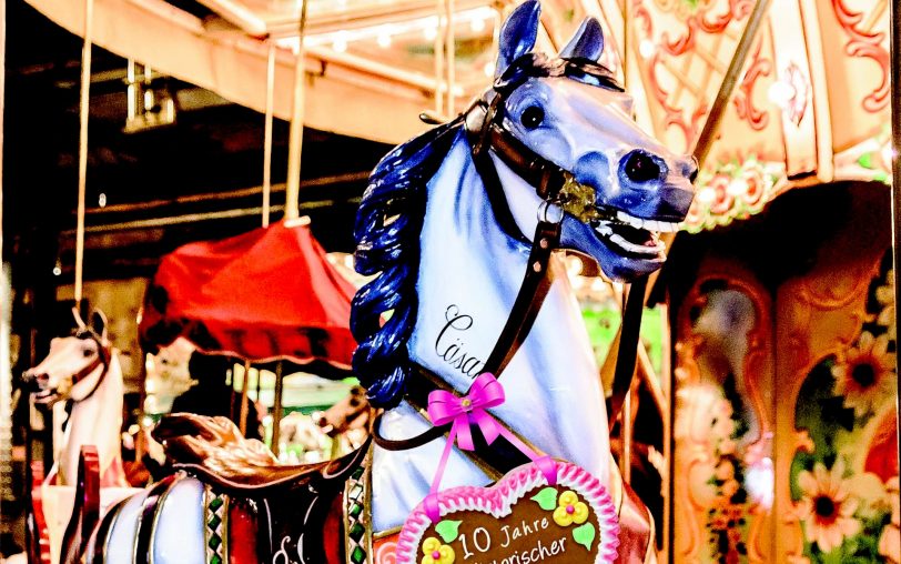 Bergfest der Cranger Kirmes beim Historische Jahrmarkt in der Jahrhunderthalle Bochum.