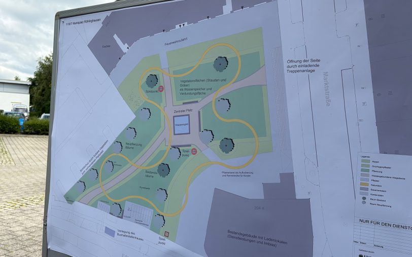So sieht die Skizze für den neuen Marktplatz aus: Deutlich mehr Bäume, ein zentrales Wasserspiel und weitere Grünflächen.