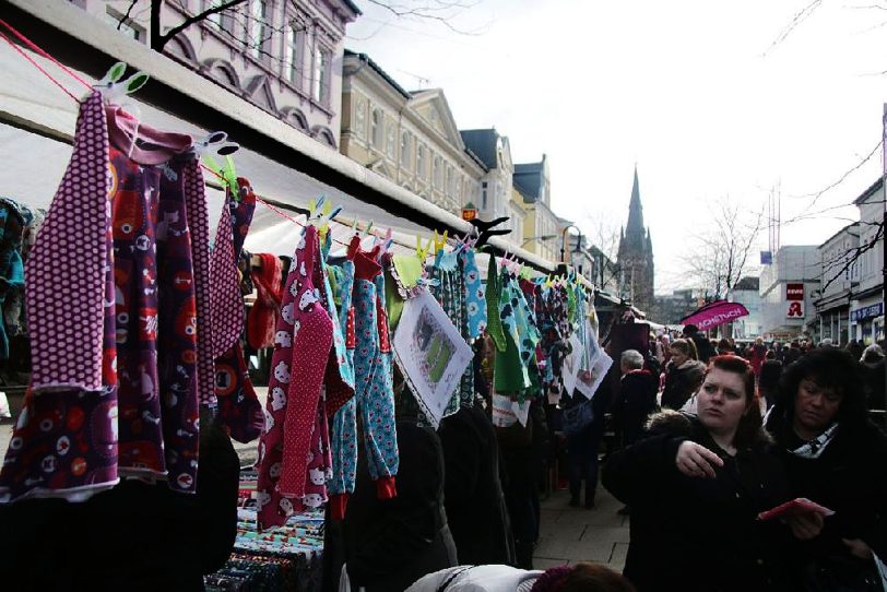 Stoffmarkt in der Herner City.