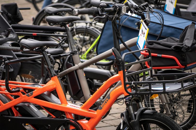 Macht erneut Halt in Herne: Die Cargobike-Roadshow, hier auf dem Friedrich-Ebert-Platz im Mai 2022 (Archivbild). Dort kann man sich verschiedene E-Lastenräder anschauen.