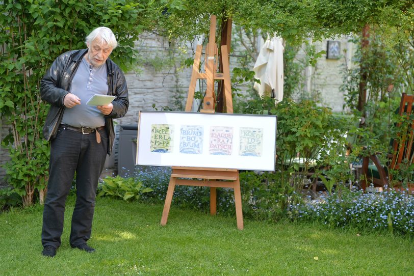 Schöne Wörter tummeln sich im Garten. im Bild: Hans-Jürgen Jaworski.