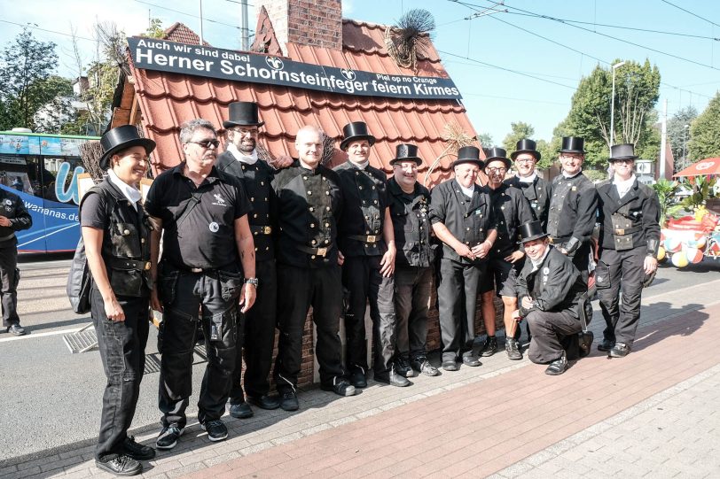 Rund 4.000 Aktive formierten sich am Eickeler St. Jörgens Platz zum Festumzug der Cranger Kirmes 2018.