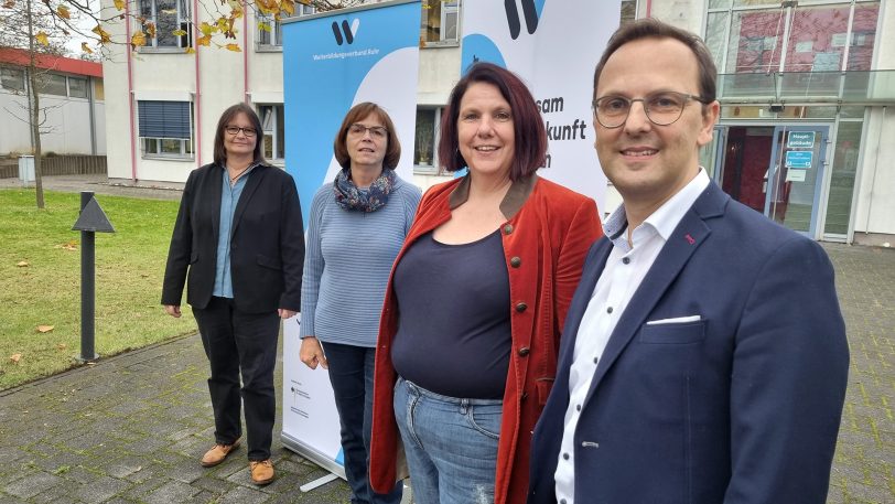 Der neue Weiterbildungsverbund.Ruhr: (v.li.) Bettina Sommerbauer (Leiterin VHS Witten), Birgit Westphal (Geschäftsführerin GBH), Maria Jongenelen, Keven Forbrig (Regionalagentur Mittleres Ruhrgebiet).