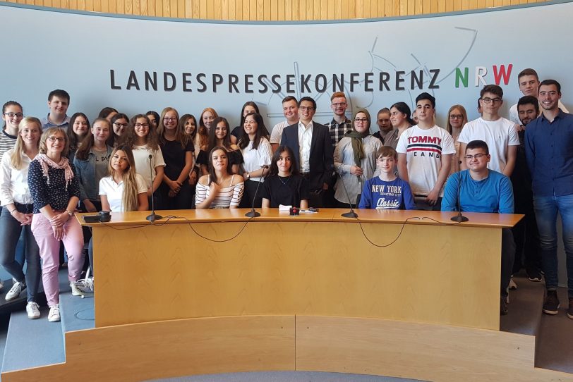 Schüler des Gymnasiums Wanne zu Besuch in Düsseldorf bei Alexander Vogt.