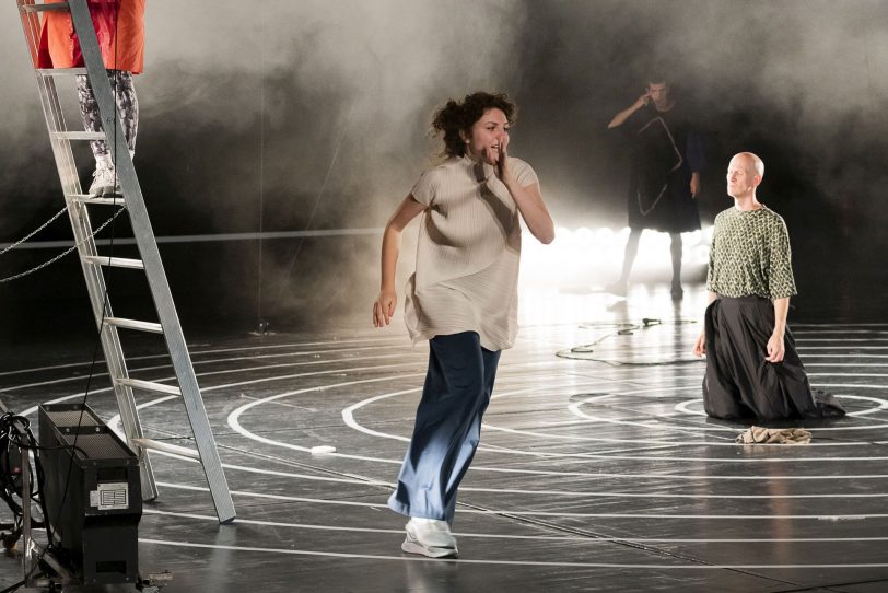 Anna Drexler, Anne Rietmeijer, William Cooper (hinten) und Damian Rebgetz in „Das neue Leben“.