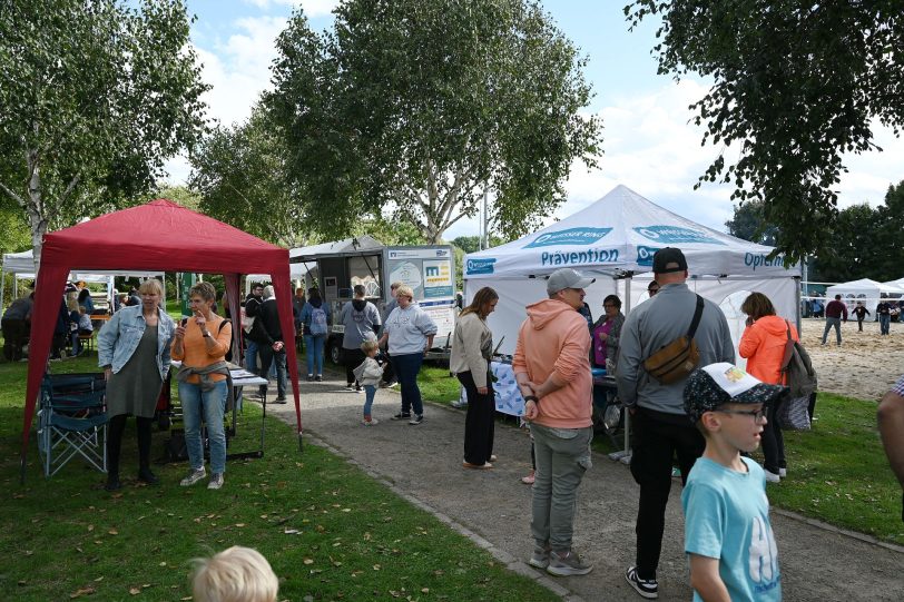 Die Besucher nutzten die angenehmen Temperaturen des Spätsommers für einen Gang über das Kanalfest.