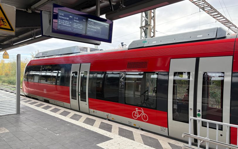 Endlich an einem modernisierten Hauptbahnhof Wanne-Eickel anhalten und aussteigen - ab 14. Dezember 2025 heißt die Station übrigens Herne-Wanne-Eickel Hbf. Am Montag (3.11.2025) wurde der Abschluss der Modernisierung gefeiert.