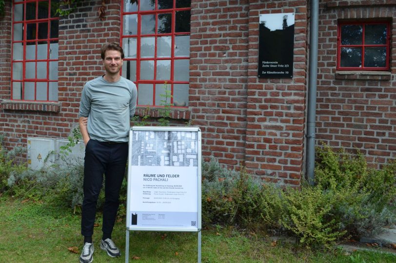 Nico Pachali setzt sich in der Ausstellung „Räume und Felder“ in der Künstlerzeche Unser Fritz 2/3 mit den Wechselwirkungen von Raumstruktur und Wahrnehmungsfeldern auseinander.