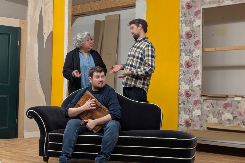 Im neuen Stück stehen unter anderem (v.l.) Yasmin Pabst, Tobias Weichert und Sebastian Krug auf der Bühne.