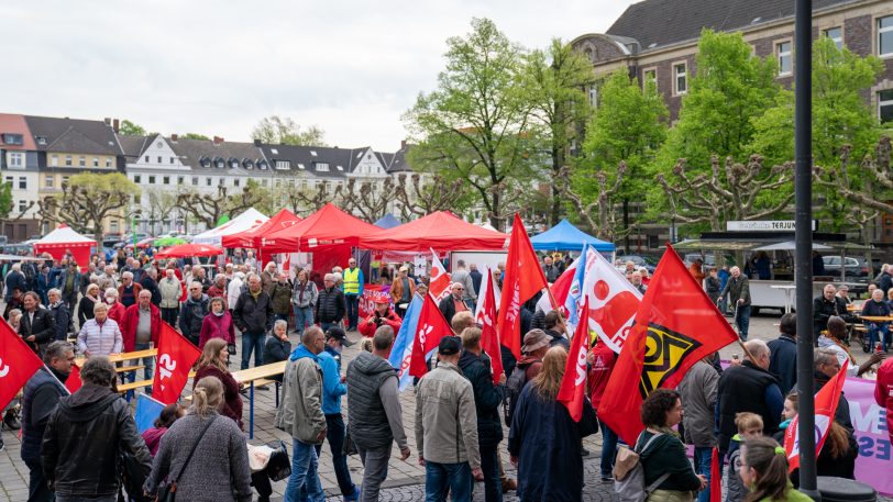 1. Mai-Kundgebung 2022 auf dem Rathausplatz.