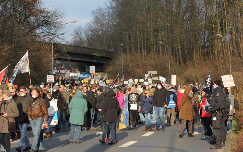 Demonstration von Impfgegnern in der Wanner Innenstadt und Gegendemo vom Bündnis Herne am Sonntag (6.3.2022).