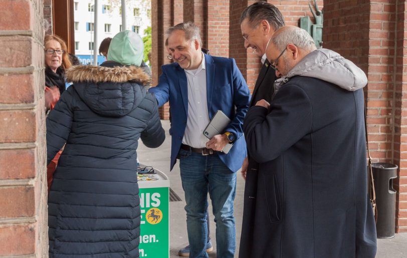 Pins für alle demokratischen Ratsmitglieder.