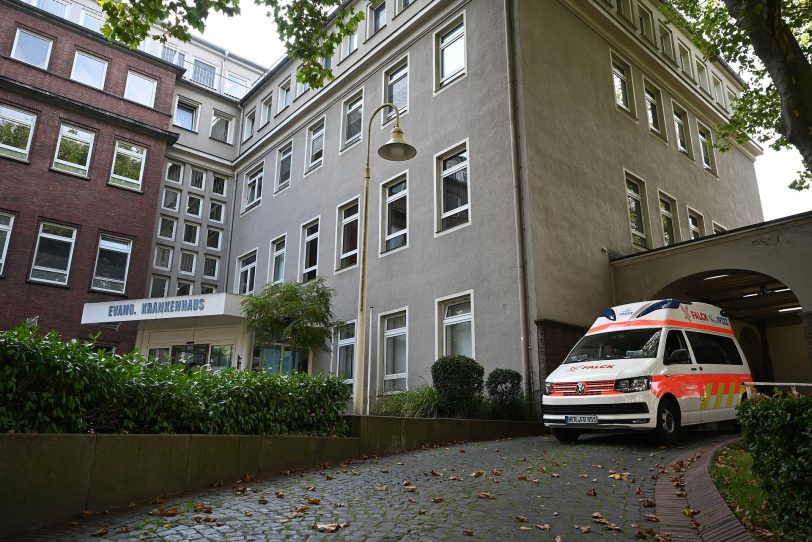 Ein Krankenwagen vor dem EvK Eickel