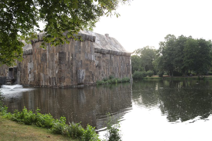 Das Schloss wird enthüllt und für eine Woche geschlossen.