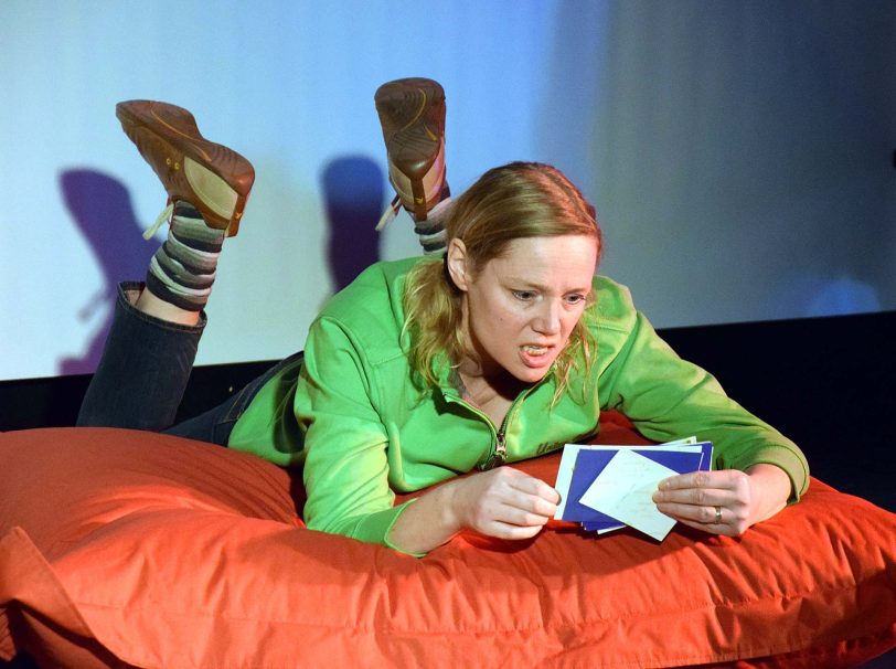 Aufführung des Stücks (S)Chattenwelten des Theaters PISAK aus Bielefeld - mit Ines Bollmeyer.