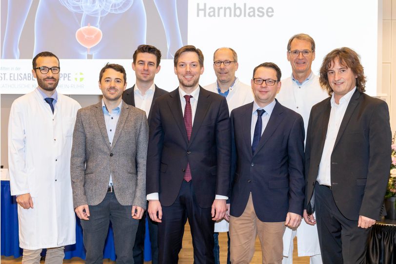 Das Team der Klinik für Urologie des Marien Hospital Herne um Klinikdirektor Prof. Dr. Joachim Noldus (2. v. r.) informierte über die Behandlung von Blasenkrebs.