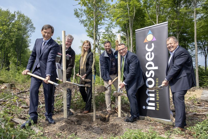 Im Bild (v-l): Frank Dudda, Matthias Klar, Nina Frense, Christoph Rullmann sowie die Sponsoren Christian Uerkwitz und Uwe Plattes von Innospec Limited.