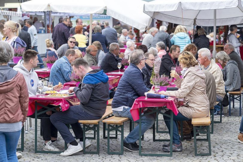 Winzermarkt mit Autoherbst und verkaufsoffenem Sonntag der IG Herne-City in der Innenstadt von Herne (NW), am Sonntag (08.09.2019).