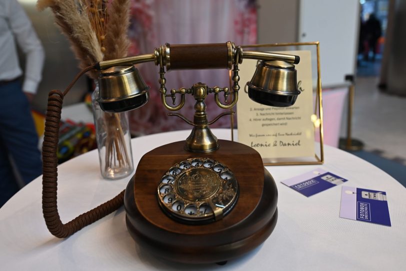 Hiermit kann man nicht telefonieren, aber Audiobotschaften aufnehmen.