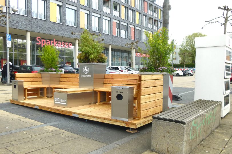 In Sodingen wurde vor dem Edeka an der Mont-Cenis-Straße eine weitere Stadtterrasse realisiert.