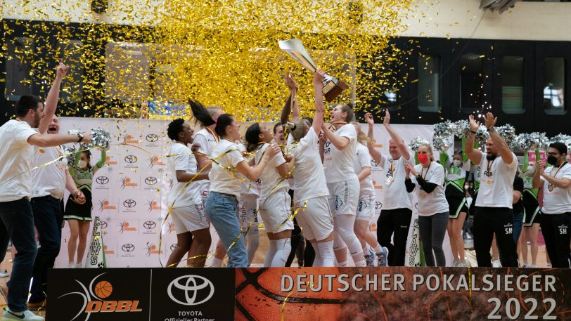 HTC besiegte im Finale des 'Final Four' am Sonntag (20.3.2022) die Titelverteidigerinnen Rutronik Stars Keltern mit 70:67 (38:34).