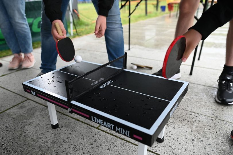 Tischtennis in verschiedenen Größen