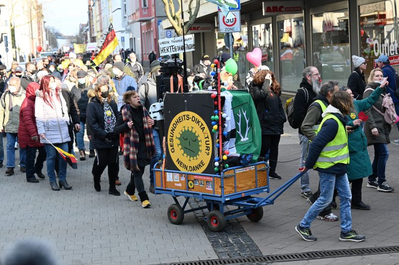 Großdemonstration der Impfgegner in der Wanner Innenstadt.