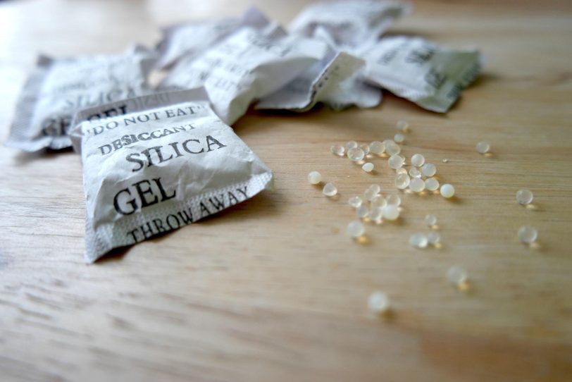 Silica-Gel-Päckchen sind nützlich - wofür, sagt die Verbraucherzentrale.