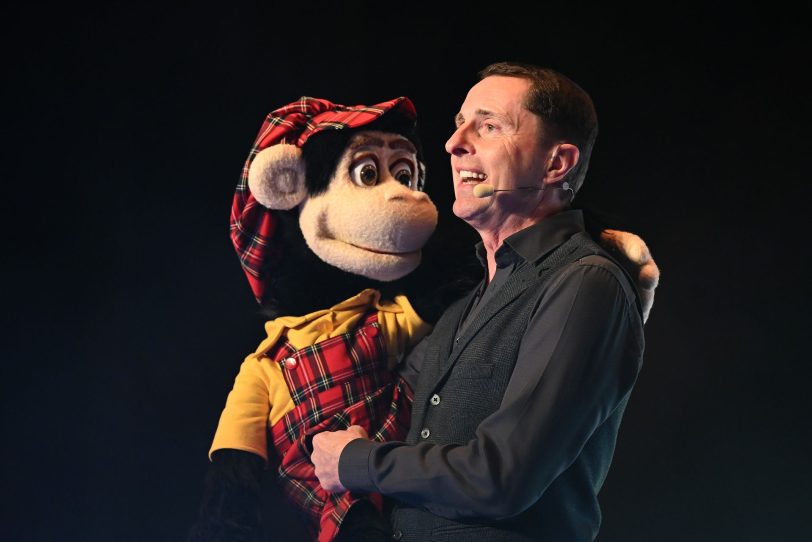 Auftritt des Bauchredners Klaus und Willi.