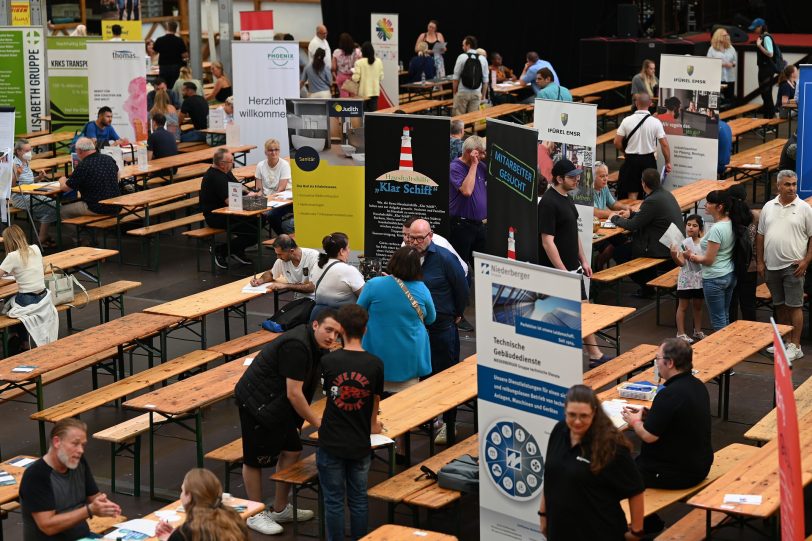 Findet wieder am Freitag, 5. August 2025, statt: Ein Job-Speeddating in der Cranger Festhalle.