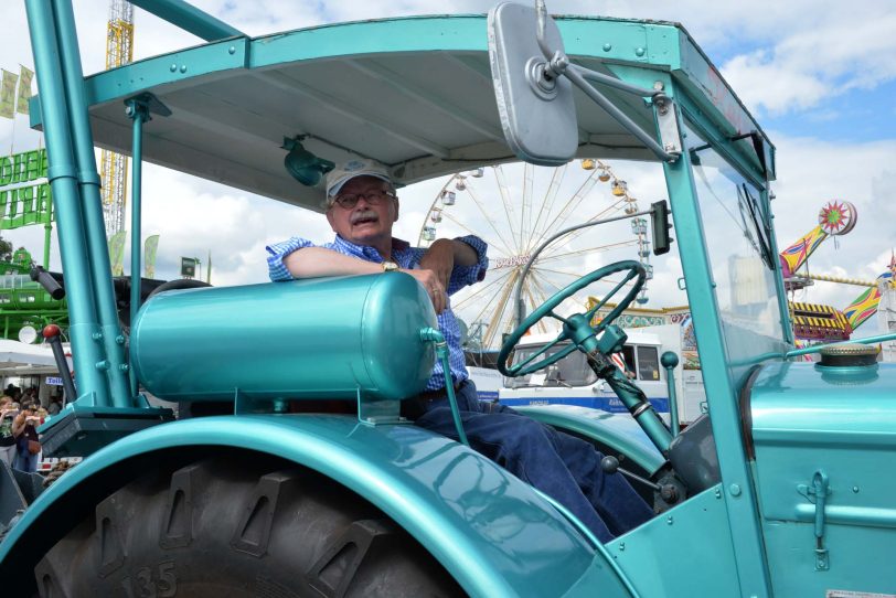 2. Oldtimer-Parade der Cranger Kirmes.
