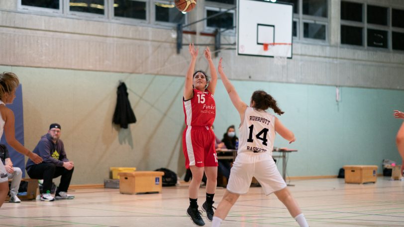 Die Ruhrpott Baskets Herne gewinnen das Spitzenspiel gegen den BSV Wulfen mit 65:42.