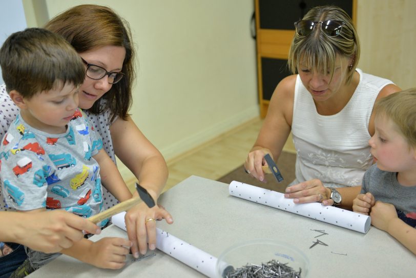 Projektwoche in der Musikschule: Instrumentenbau bei Daniela Hagemann.