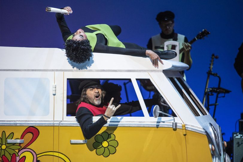 Ein Rendezvous mit den 1960er Jahren bietet die Musical-Revue „Yesterdate“ von Heribert Feckler und Marie-Helen Joël im Essener Aalto-Theater, im Bild Christina Clark und Henrik Wager.
