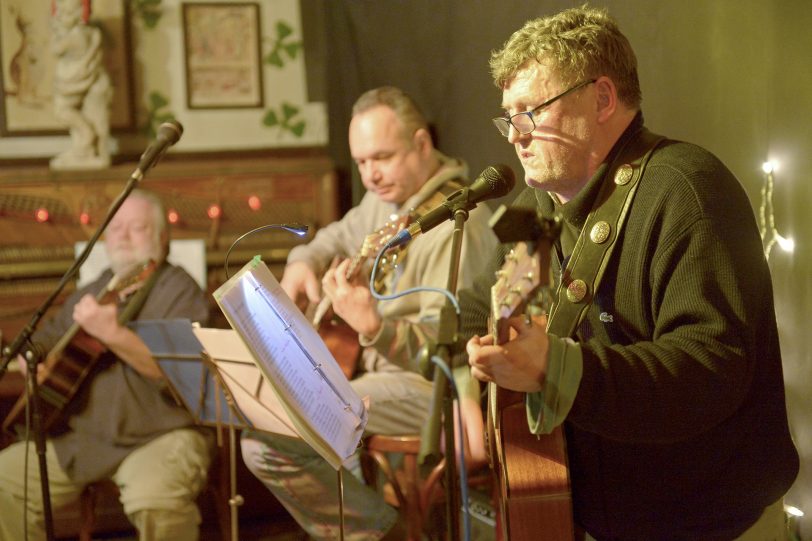 Das letzte Konzert in der Sonne mit der Band Die Fertigen.