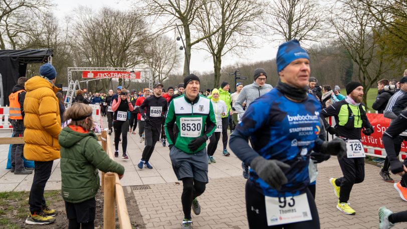 Eindrücke vom 46. Silvesterlauf im Gysenberg am Dienstag (31.12.2024). Mehrere Läufe in verschiedenen Altersklassen standen auf dem Programm.