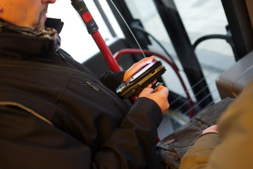 3G-Nachweise und Fahrscheine bitte: In den Bussen und Bahnen der HCR und Bogestra gibt es seit dem 24. November 2021 nun doppelte Kontrollen (Archivbild).