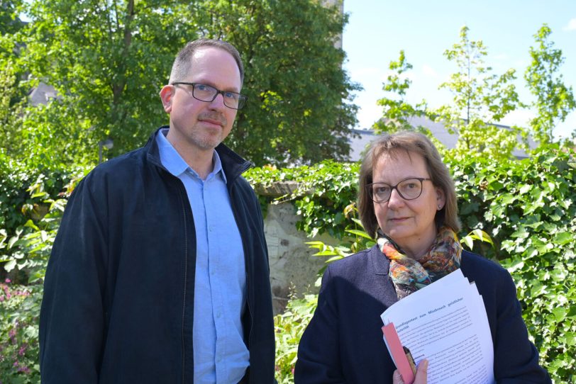 Ordensreferentin Dr. Rosel Oehmen-Vieregge (r.) hat die inhaltliche Vorarbeit geleistet, auf der Rainer Fromme (l.) seine neue Verantwortung nun ausgestalten kann.