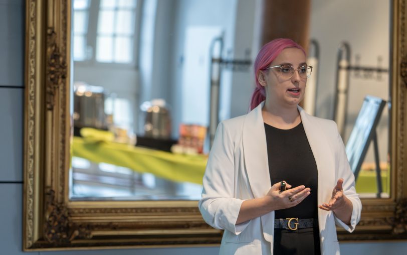 Dr. Steffi Kohl von der niederländischen Hochschule „Hogeschool ZUYD“ in Heerlen referierte über die Suche nach „menschenzentrierten KI-Lösungen“.