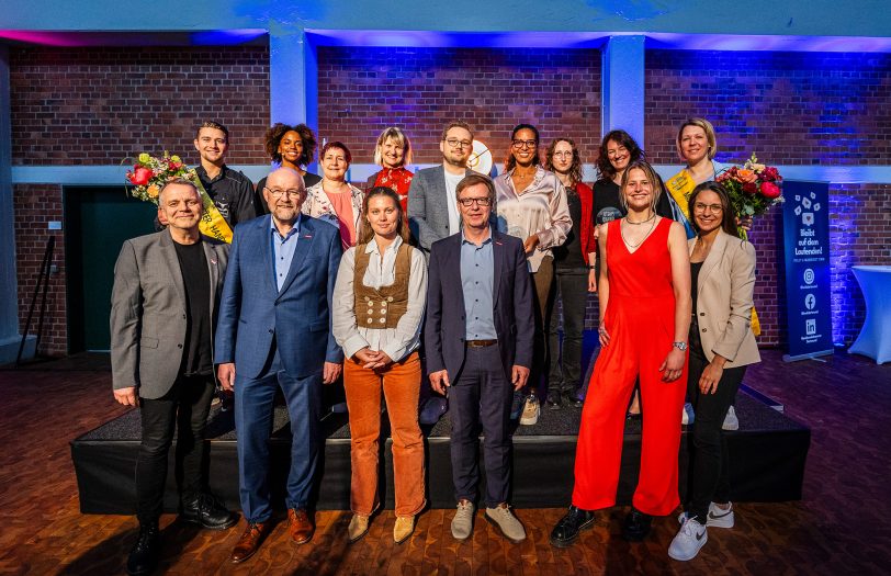 Die Gewinner des HWK-Photo.Awards zusammen mit der Jury, Miss & Mister Handwerk sowie Vertretern der HWK Dortmund.
