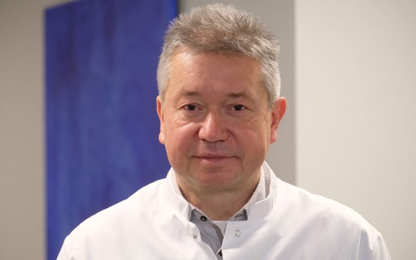 Dr. Uwe Werfel, leitender Arzt der Krankenhaushygiene und Infektiologe, erklärt, welche Impfungen für Personen ab 60 wichtig sind.