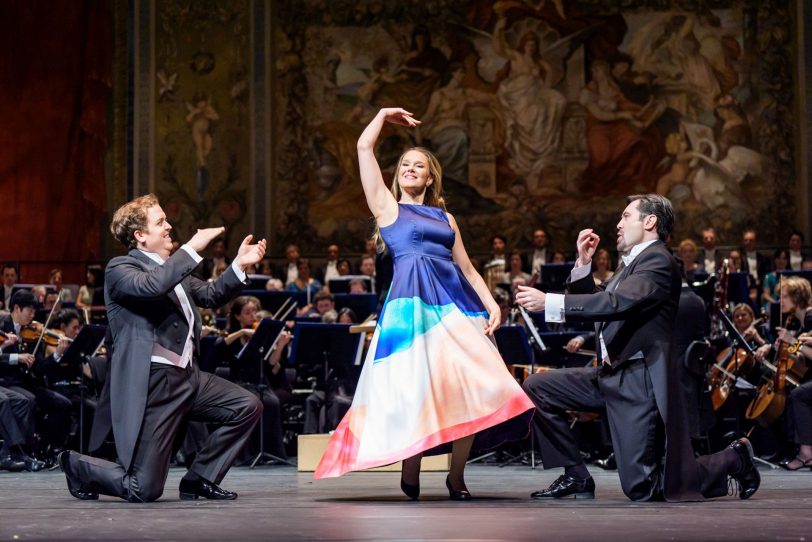 v. l. Aljoscha Lennert, Lisa Wittig und Baurzhan Anderzhanov begeistern in der Essener Operettengala.