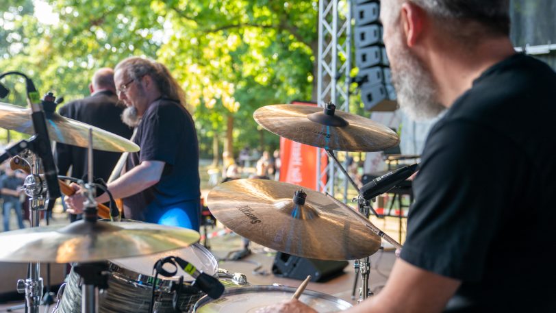 Das 35. Spektakulum lockte auf die Wiesen am Stennert. im Bild: die Band &amp;#039;Huka Seitwärts Durch&amp;#039;.