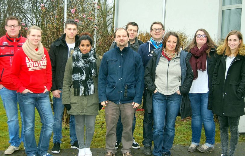 Die ehrenamtlich Teilnehmenden mit Jugendreferentin Ivon Frey (4.v.l. Fishermen's Office) und Pfarrerin Saskia Karpenstein (3.v.r Kirchengemeinde Röhlinghausen ).