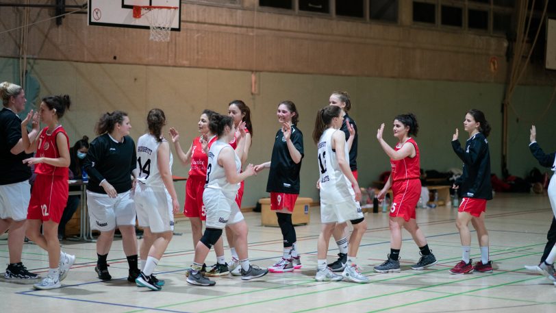 Die Ruhrpott Baskets Herne gewinnen das Spitzenspiel gegen den BSV Wulfen mit 65:42.