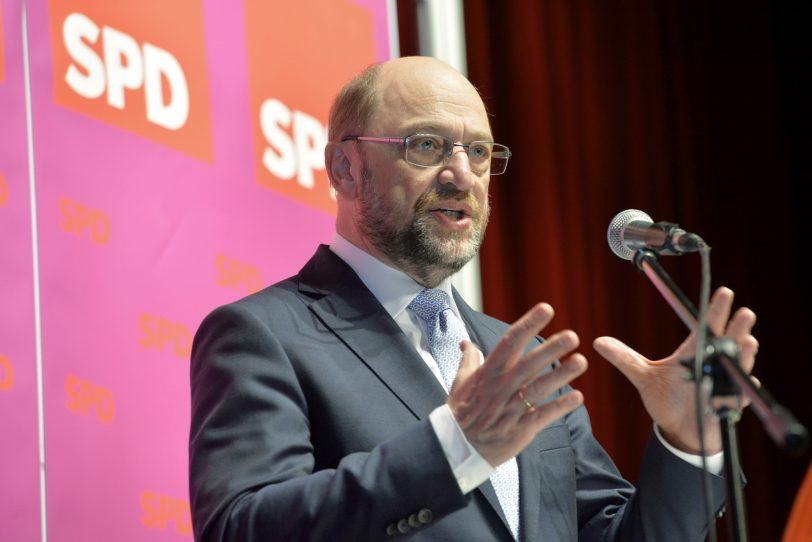 Martin Schulz, der frühere Präsident des europäischen Parlaments, besucht die Herner SPD und interessierte Besucher beim Fischhaus Lichte am Dienstag, 4. Juni 2024, zum Feierabend-Imbiss (Archivbild).