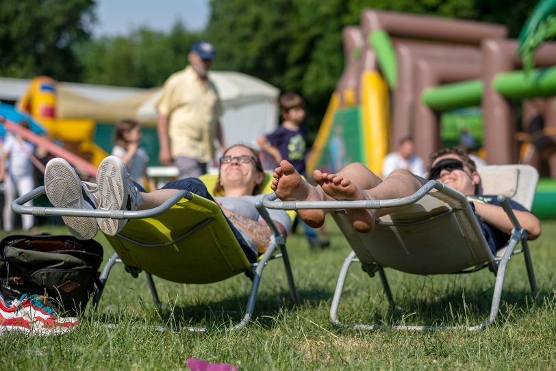 Die einen hüpfen, die anderen chillen.